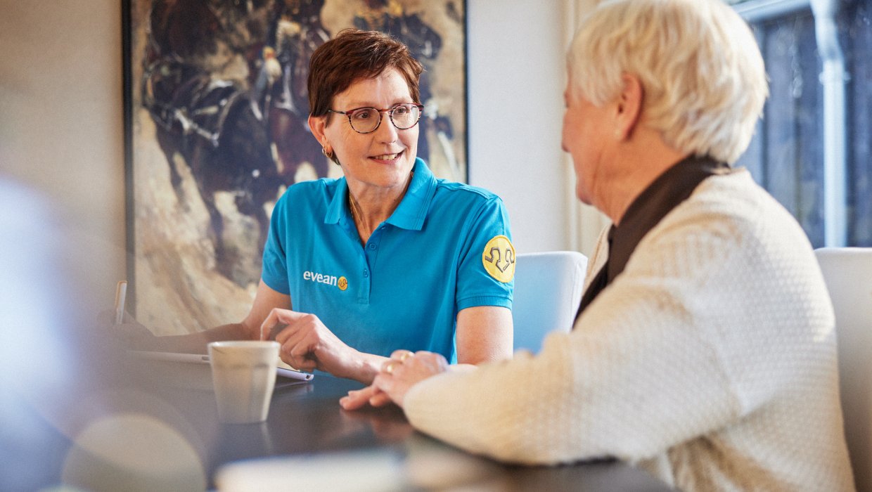 Thuiszorgmedewerker in gesprek