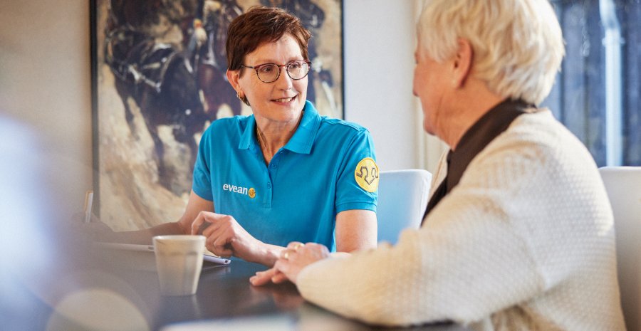 Thuiszorgmedewerker in gesprek